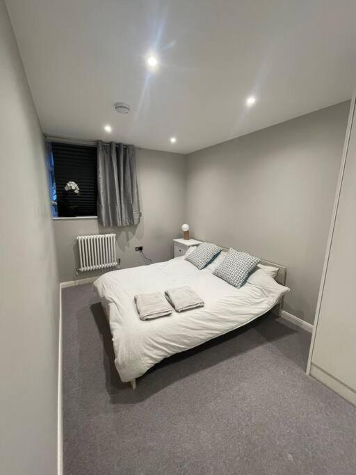 Marvellous New Build 2 Bed Flat - 1 Ophelia Court Apartment Epsom Exterior photo